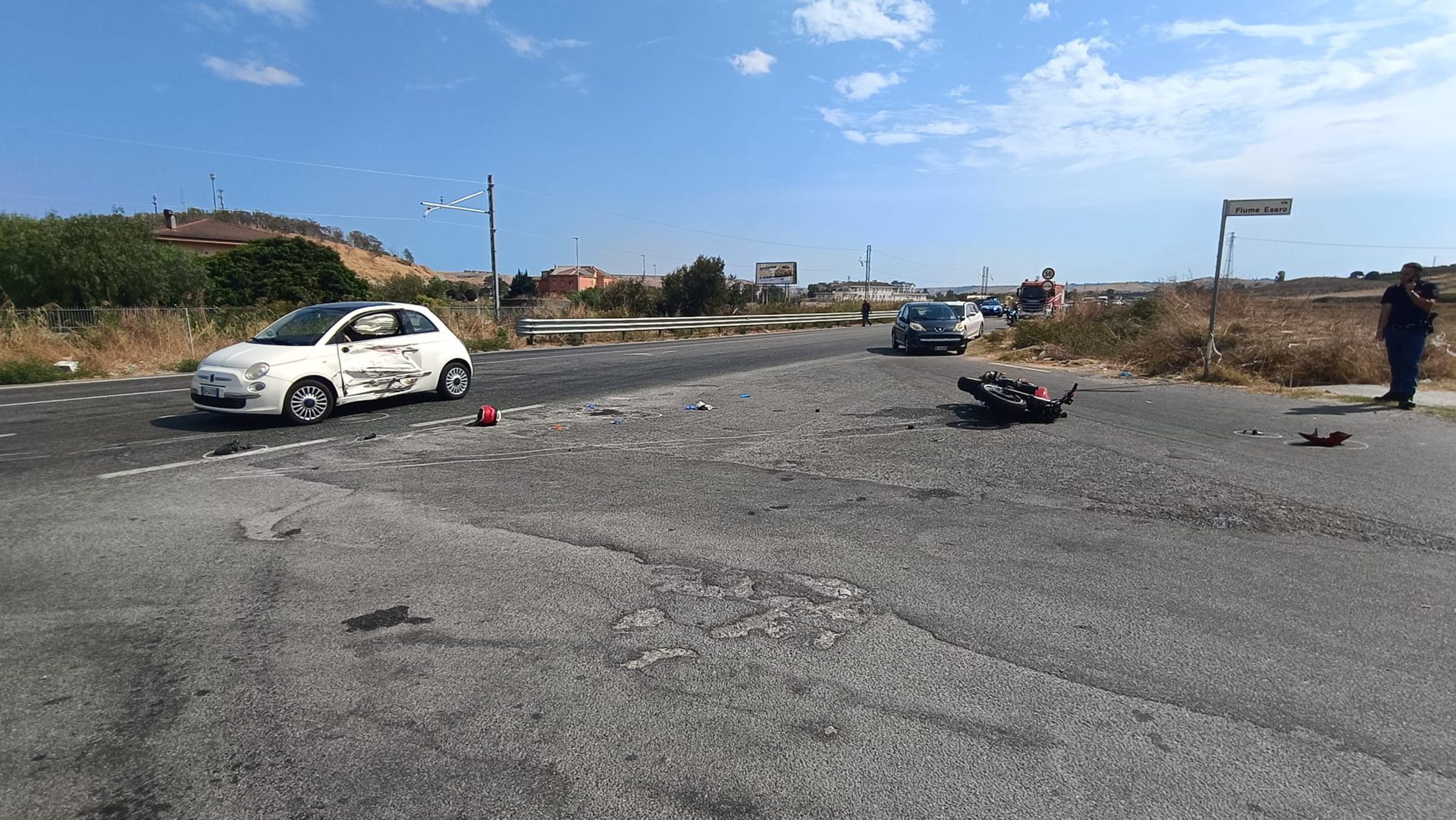 Incidente auto-moto sulla Statale 106 a Crotone: un morto e un ferito