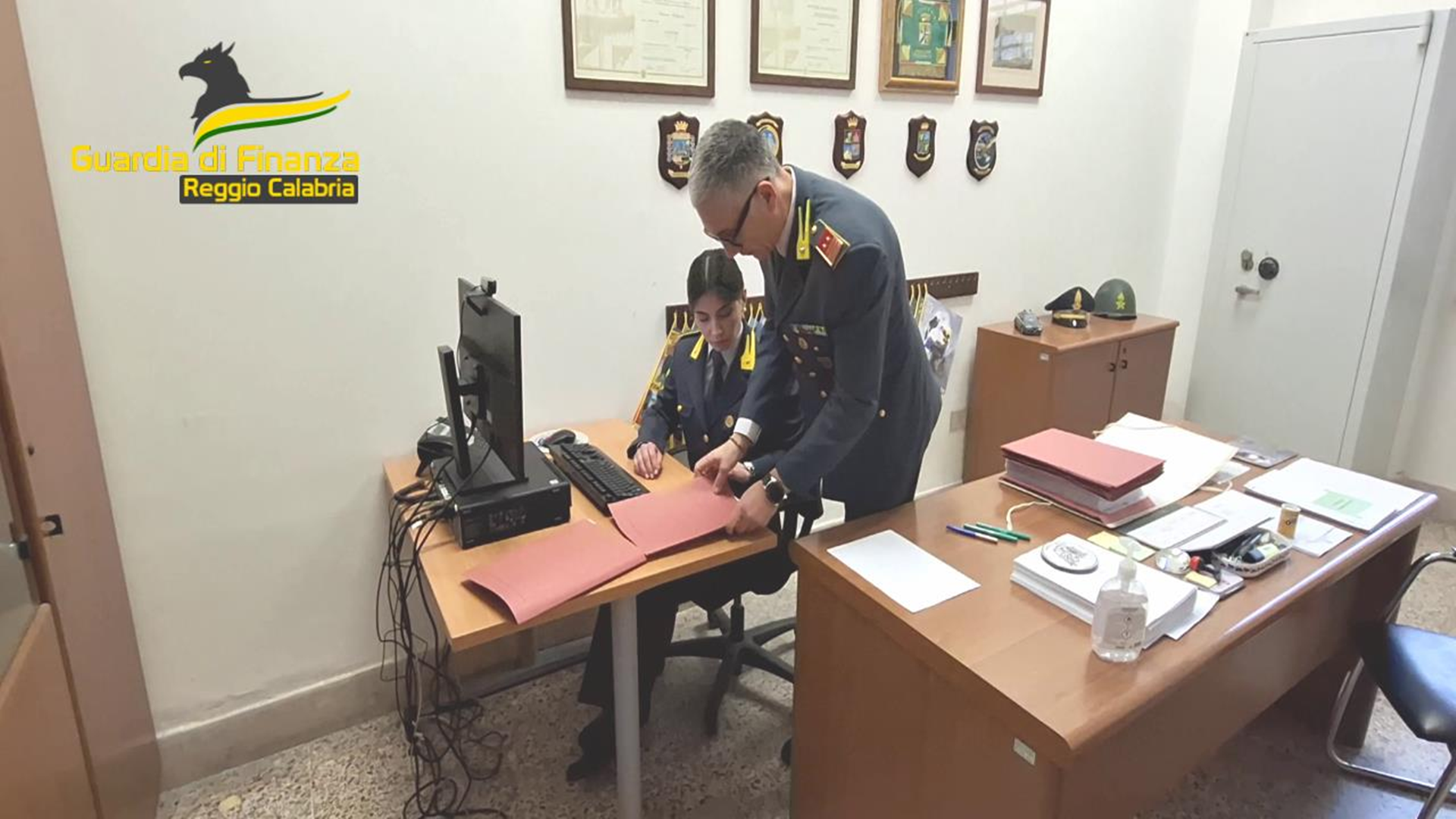 Truffa all'Agenzia delle entrate: tre arresti e 151 indagati, sequestrati 700mila euro