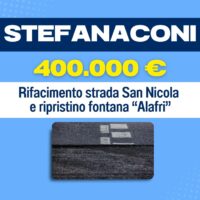 Immagine promozionale con testo in italiano: StefanaCononi 400.000 €, rifiamento strada San Nicola e ripristino fontana 'Alafi'.