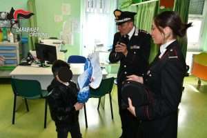 Carabinieri uova di Pasqua pediatria ospedale Crotone