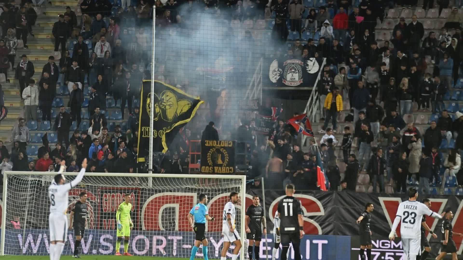 Protesta autotrasportatori, anche gli ultras del Crotone scendono in campo