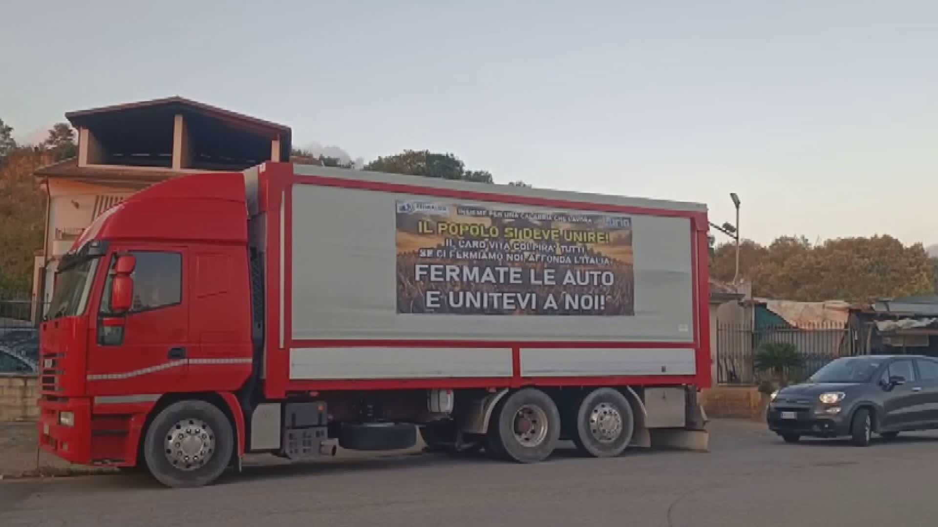 Protesta a Rosarno, la rabbia degli agricoltori: «Le istituzioni fanno finta di non sentire»