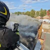 incendio cantiere scuola isola capo rizzuto 17-9-2025 (1)