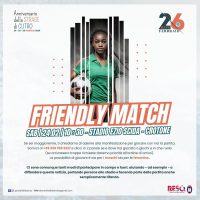Copertina di una manifestazione sportiva: atleta nero in tenuta verde dietro barre, testo 'Friendly Match' e descrizione in italiano.