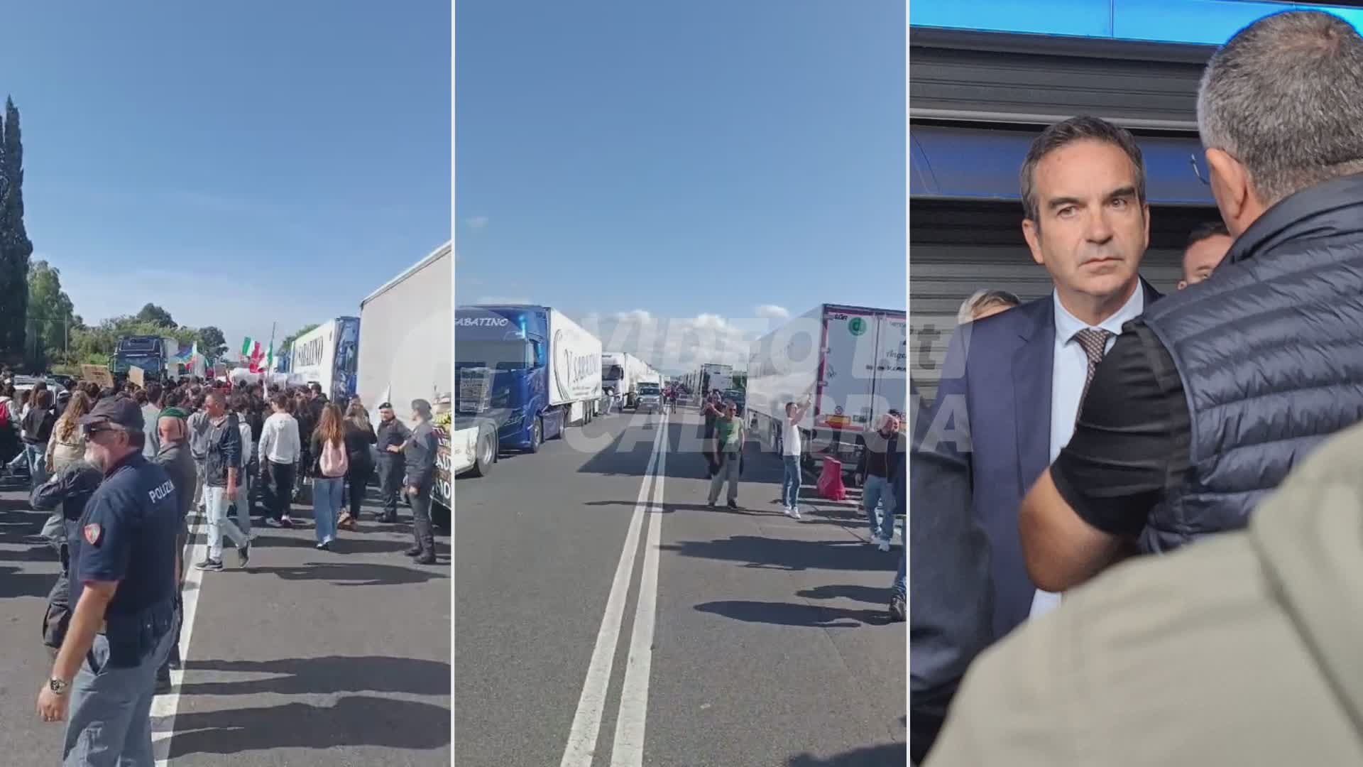 Caro vita: gli studenti si uniscono alla protesta di autotrasportatori ed agricoltori a Lamezia