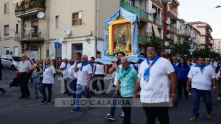 VIDEO | Crotone ed i marinoti: gente di cuore accanto alla Madonna del Rosario di Pompei