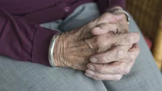 Caldo: attivato il servizio di informazione e telecompagnia della Croce rossa per anziani soli