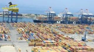 Traffico internazionale di droga: arrestati due funzionari dell'ADM