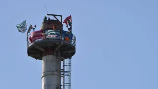 Cutro: sulla ciminiera della centrale per il futuro lavorativo