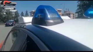 Muore dopo essersi lanciato dal balcone durante un controllo dei Carabinieri