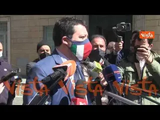 Chiusure, Salvini: “Italiani meritano riaperture ad aprile. Mettiamo giù un calendario”