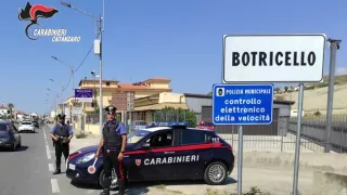 Adesca una minore sui social e abusa sessualmente di lei: arrestato 52enne