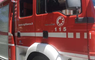 Pensionato trovato carbonizzato in auto in un suo podere a Cosoleto
