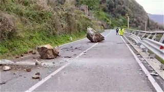 Bagnara, massi caduti sulla SS. 18: strada chiusa