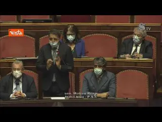 Renzi: "Il futuro in Italia è tornato in buone mani"