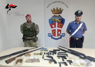 Scoperto dai Carabinieri arsenale disseminato in varie zone di Gioia Tauro: arrestate due persone