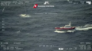 Sbarcate a Roccella sei salme dei migranti recuperati nello Jonio