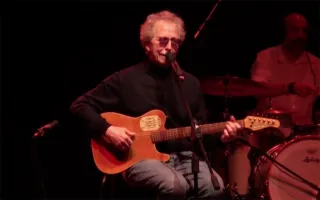 Al Garden di Rende il concerto di Fabio Concato regala il conforto del ritorno alla musica dal vivo
