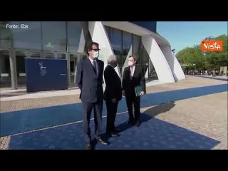 L'arrivo di Draghi alla seconda giornata del vertice di Porto
