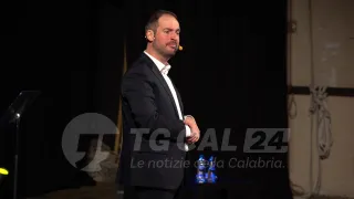 Caccamo show a Crotone con lo spettacolo "Le Filippiche - Atto Finale"