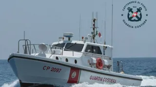 Baia di Caminia, la Guardia Costiera salva cinque persone