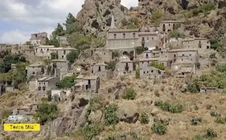 L'incredibile fascino di Pentedattilo svelato dalle immagini e dal racconto di "Terra mia" (Video)