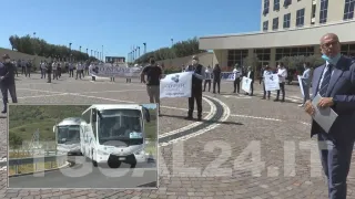 Rischia di scomparire il settore dei bus turistici: sit-in alla Cittadella da parte di Confapi (VIDEO)