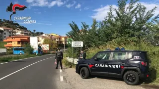 Operazione antidroga nel Cosentino, 16 indagati tra cui due arrestati: coinvolti minorenni