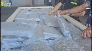 Sequestrati oltre 1200 kg di marijuana al porto di Gioia Tauro