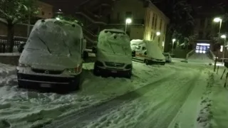 Ambulanze ricoperte di neve e ghiaccio a San Giovanni in Fiore: «Inammissibile. Pretendiamo risposte»