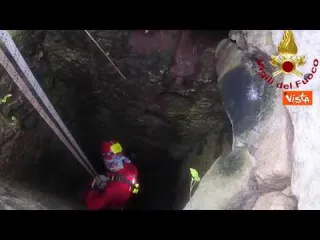 Capra cade in un pozzo in Salento, salvata dai Vigili del fuoco