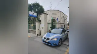 Maltratta e aggredisce la moglie, 52enne arrestato dalla Polizia