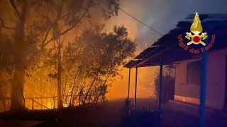 Allarme incendi nel Vibonese: 50 interventi effettuati in 24 ore