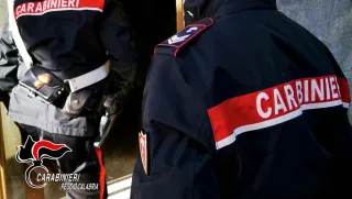 Aggredisce ferendo il fratello dopo una lite: arrestato 47enne nel Reggino