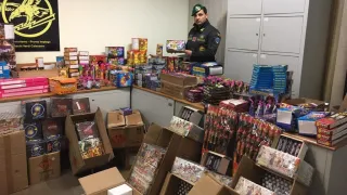 Aveva 42mila fuochi d'artificio illegali e oltre 1500 cd masterizzati: denunciato 36enne catanzarese (VIDEO)