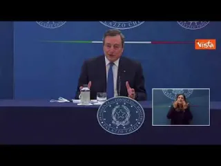 Draghi: “Priorità ad anziani, smettete di vaccinare giovani”