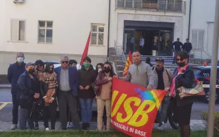 Sit in dei dipendenti della Rsa "La ginestra": chiedono che la struttura di Chiaravalle venga riaperta
