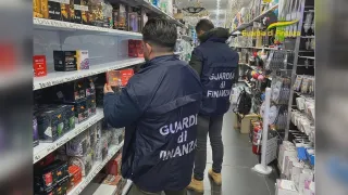 Sequestrati nel cosentino 281 mila addobbi natalizi non sicuri
