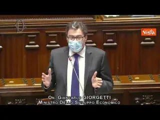 Giorgetti: "Per Alitalia con Ue serve compromesso ragionevole"