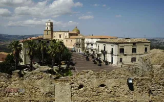 Santa Severina e la sua antica biblioteca: un luogo ancora vivo, a cavallo tra i secoli e la modernità