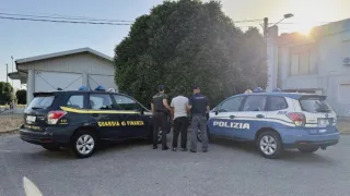 Crotone, fermati tre presunti scafisti: indagini su due sbarchi