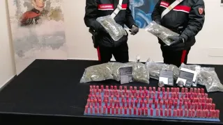 Nascondeva droga ed armi all'ex liceo "Gravina": arrestato 43enne a Crotone