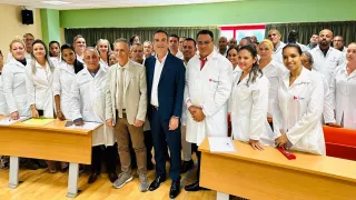 Sanità, arrivati altri 120 medici cubani in Calabria: ecco dove saranno dislocati (VIDEO)