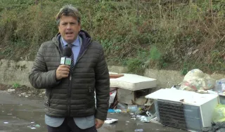“Catanzaro e dintorni” su VideoCalabria: ancora rifiuti abbandonati per strada, sopralluogo a Gagliano