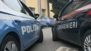 Paura nella notte a Lamezia: uomo incendia abitazione