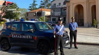 Maltrattava la moglie davanti ai figli: arrestato 34enne a Rosarno