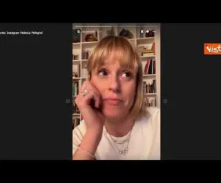 Cartello offensivo per Federica Pellegrini a Jesolo, replica della nuotatrice: "Dimmelo in faccia"