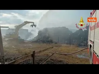 Incendio cartiere in provincia di Lucca, l'intervento dei Vigili del Fuoco