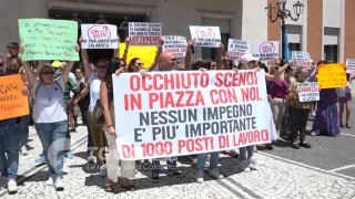 Vertenza Abramo, i lavoratori manifestano in piazza: «Ci hanno lasciato soli"