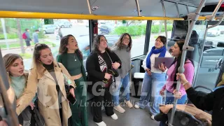 A Crotone ritorna il concerto gospel a bordo di un autobus cittadino